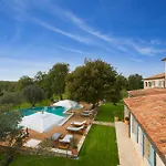 Lou Villa